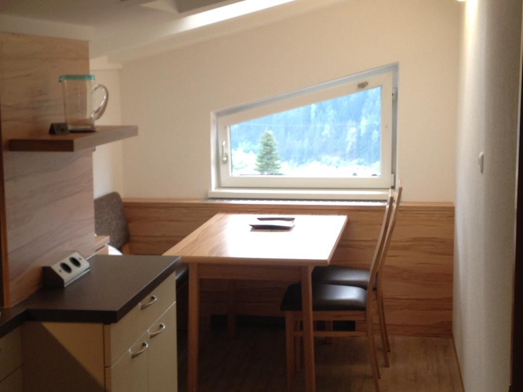 Gastehaus Winkler Hotell Karres Exteriör bild